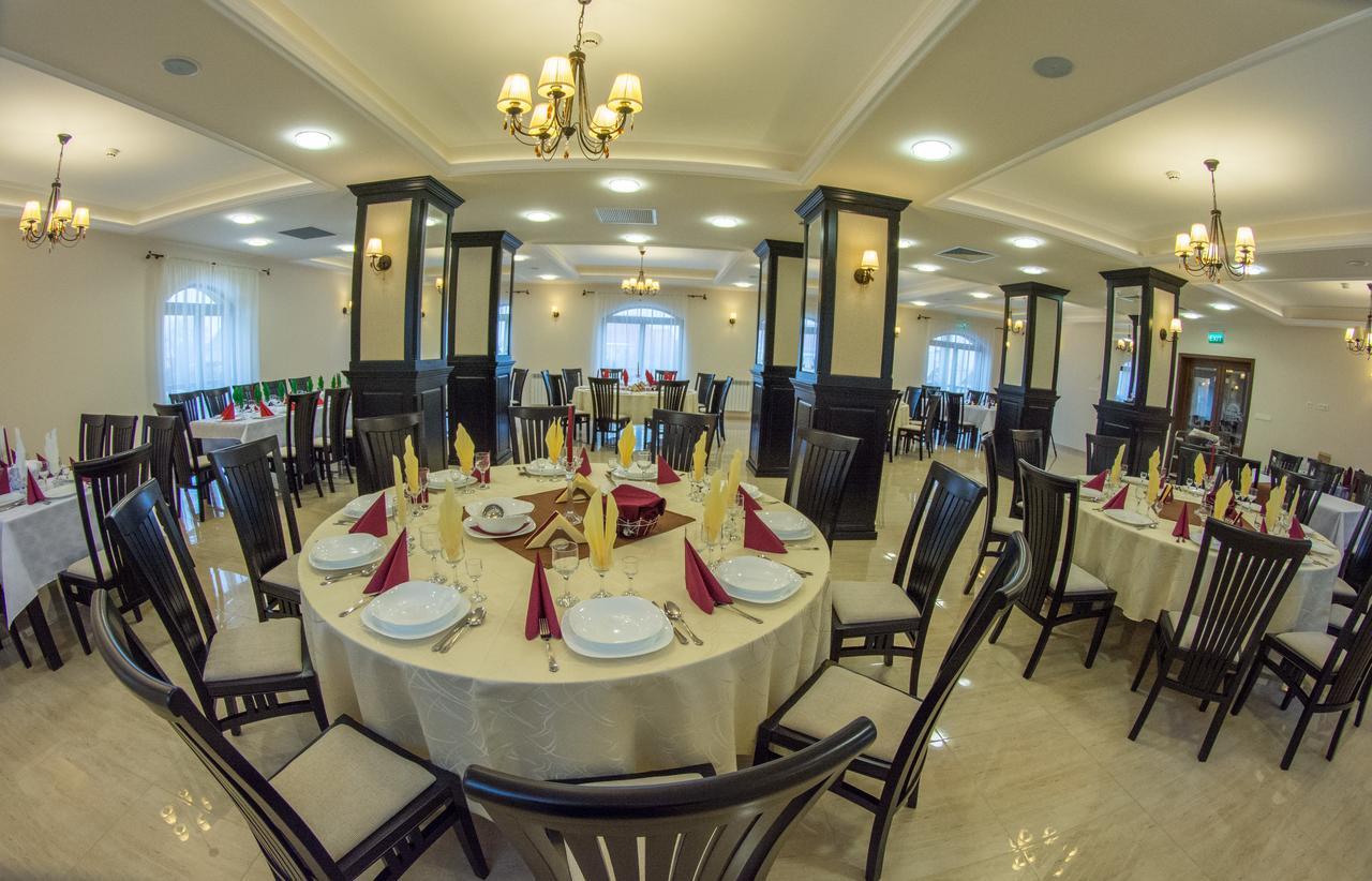Farkas Panzió Hotel Karcfalva Kültér fotó