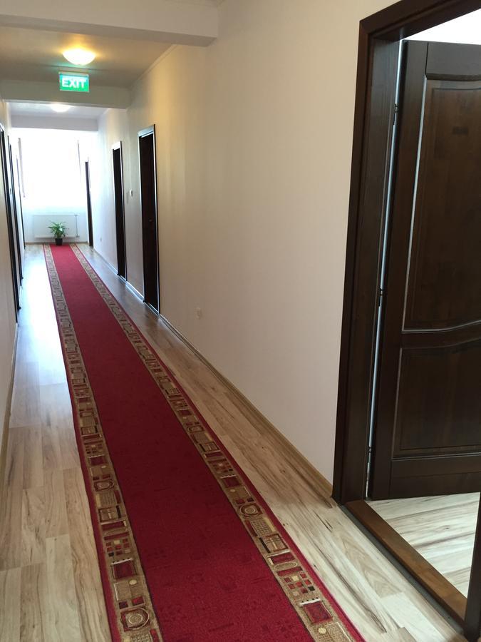 Farkas Panzió Hotel Karcfalva Kültér fotó