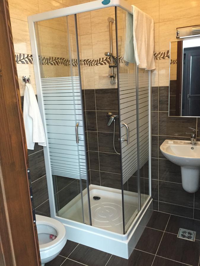 Farkas Panzió Hotel Karcfalva Kültér fotó