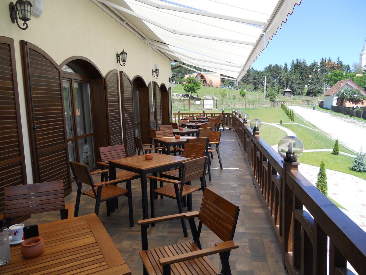 Farkas Panzió Hotel Karcfalva Kültér fotó