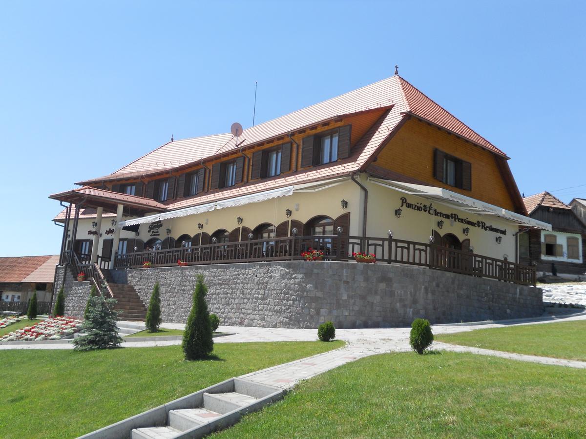 Farkas Panzió Hotel Karcfalva Kültér fotó