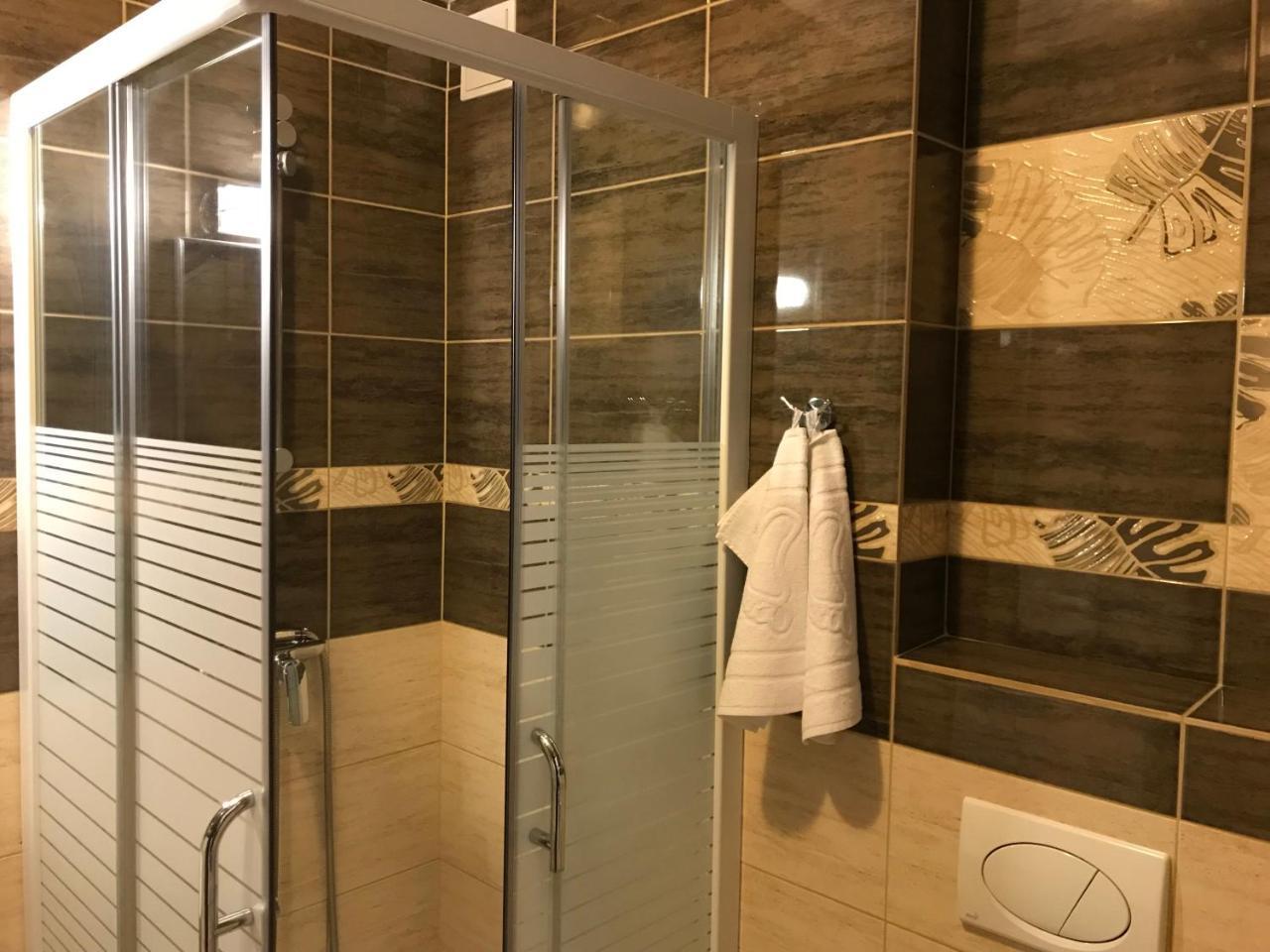 Farkas Panzió Hotel Karcfalva Kültér fotó