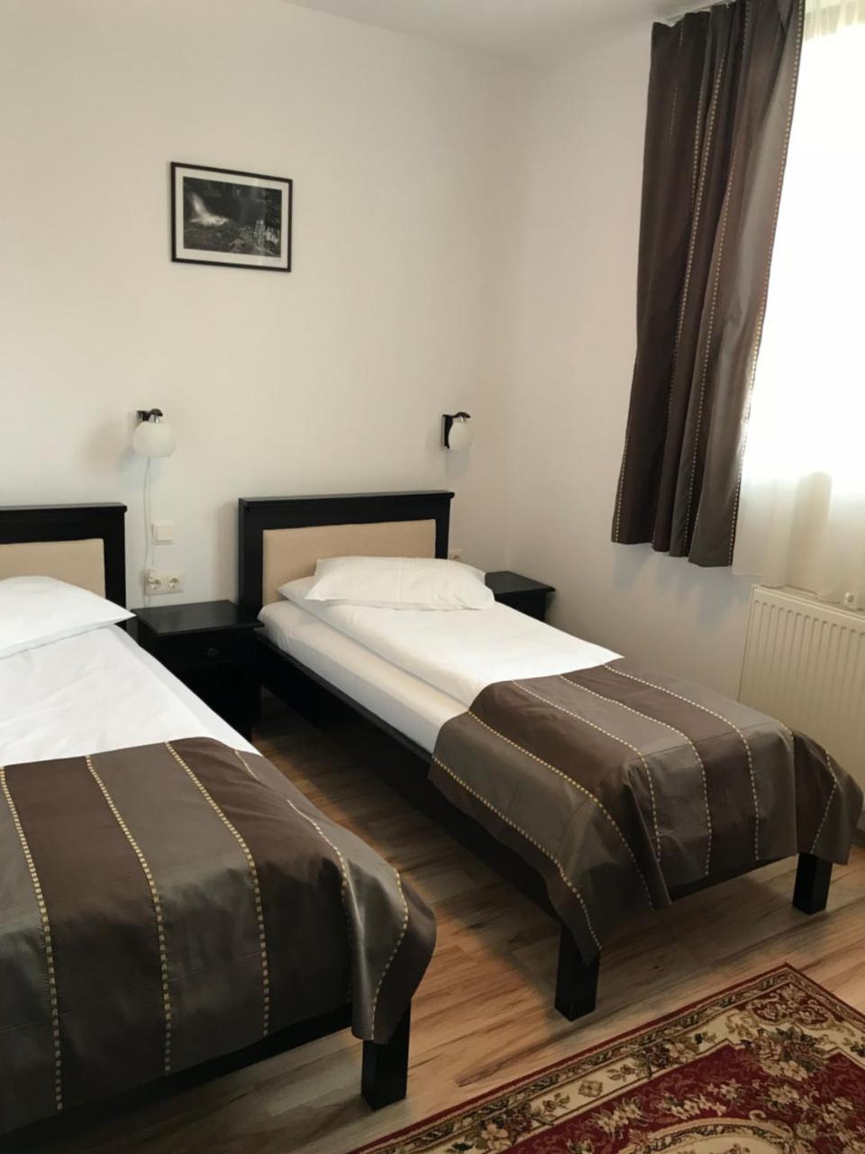 Farkas Panzió Hotel Karcfalva Kültér fotó