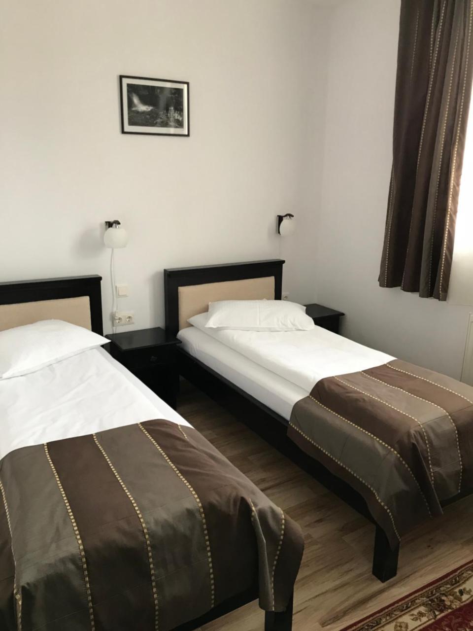 Farkas Panzió Hotel Karcfalva Kültér fotó
