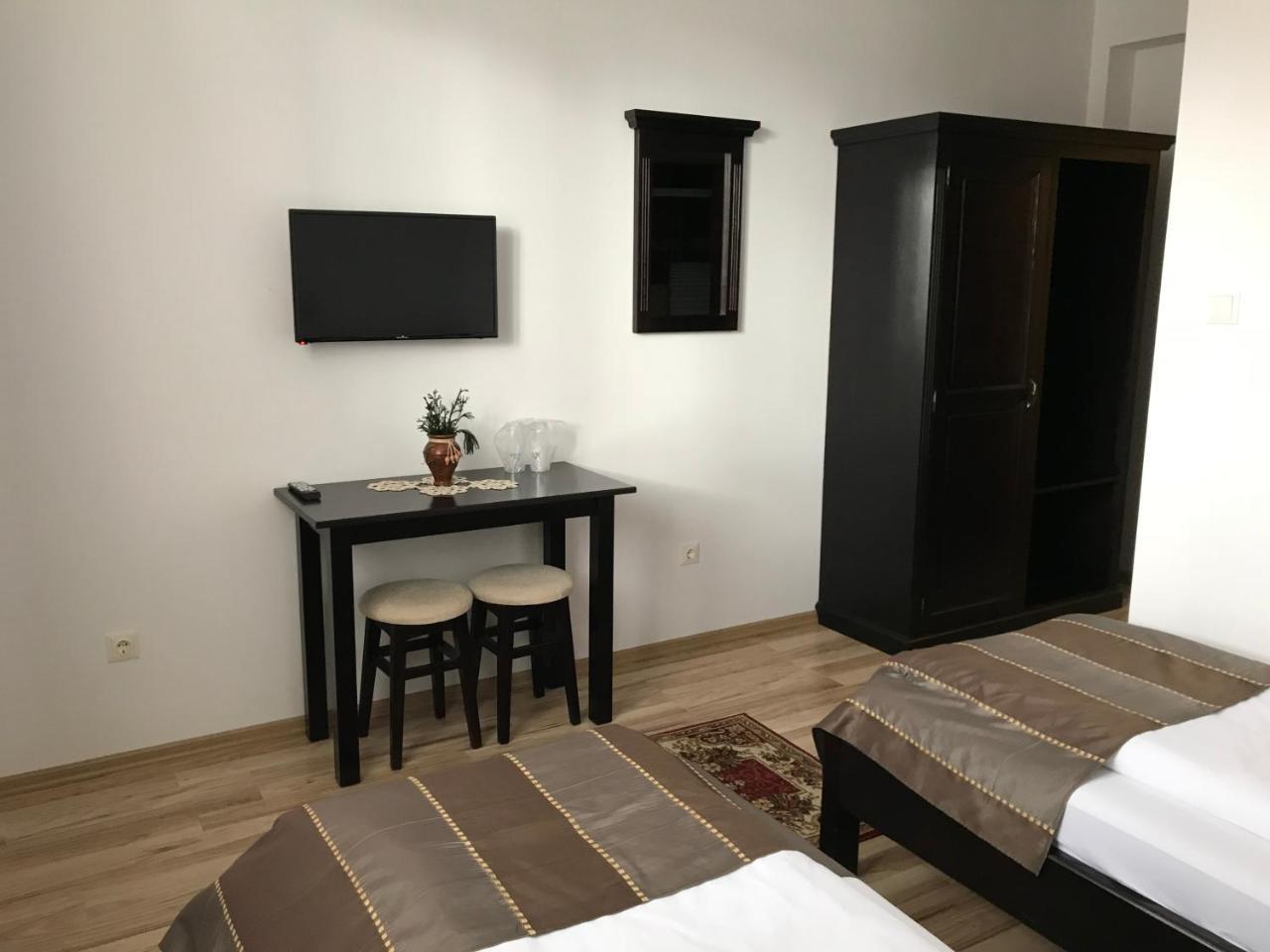 Farkas Panzió Hotel Karcfalva Kültér fotó