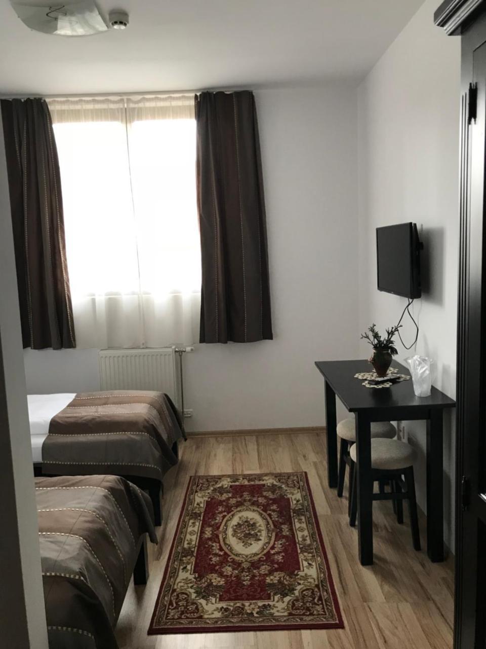 Farkas Panzió Hotel Karcfalva Kültér fotó