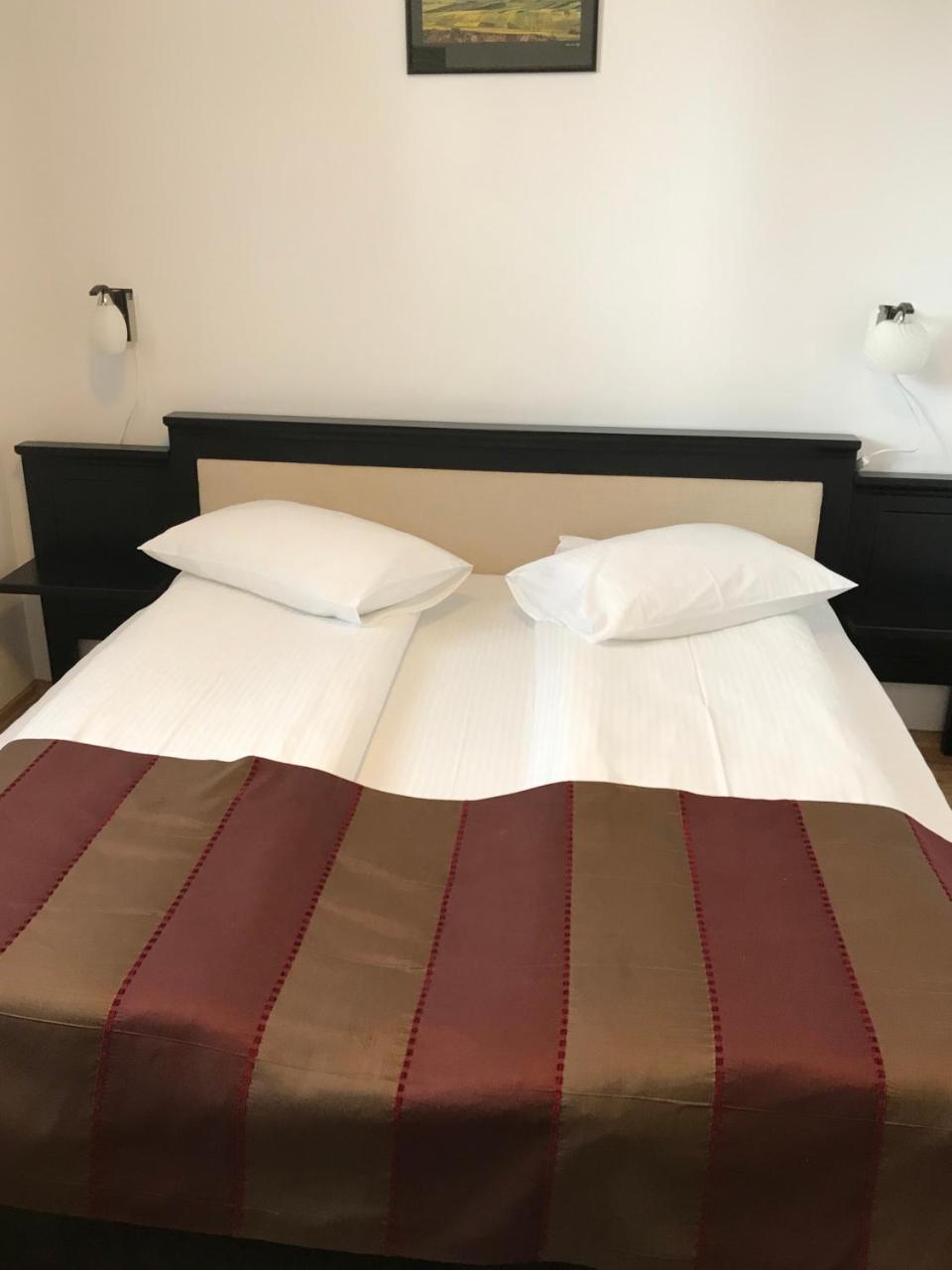 Farkas Panzió Hotel Karcfalva Kültér fotó